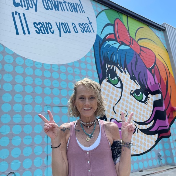 Meet your Posher, Terra - Picture 3 of 4